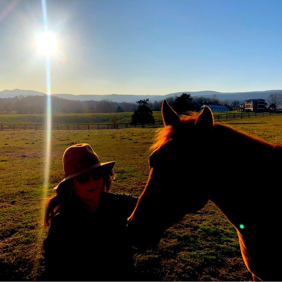 Meet your Posher, Dalia - Picture 1 of 1